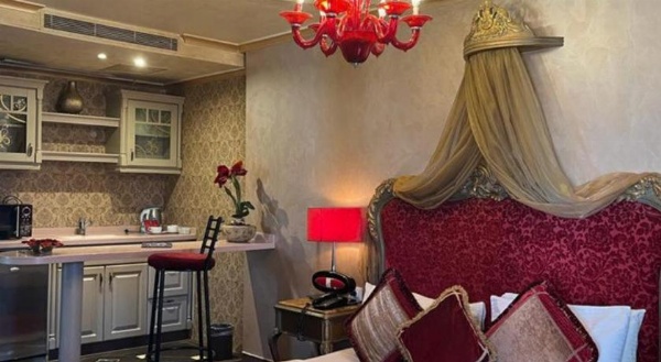 Q Hotel image 14