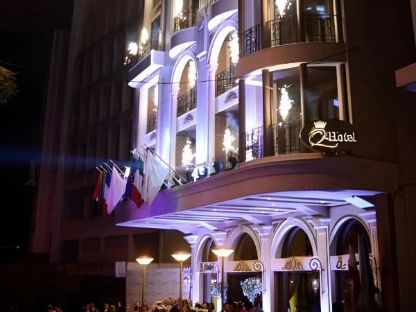 Q Hotel image 18