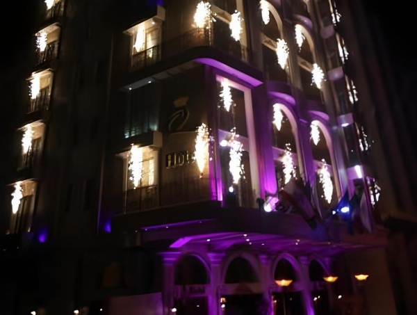 Q Hotel image 24